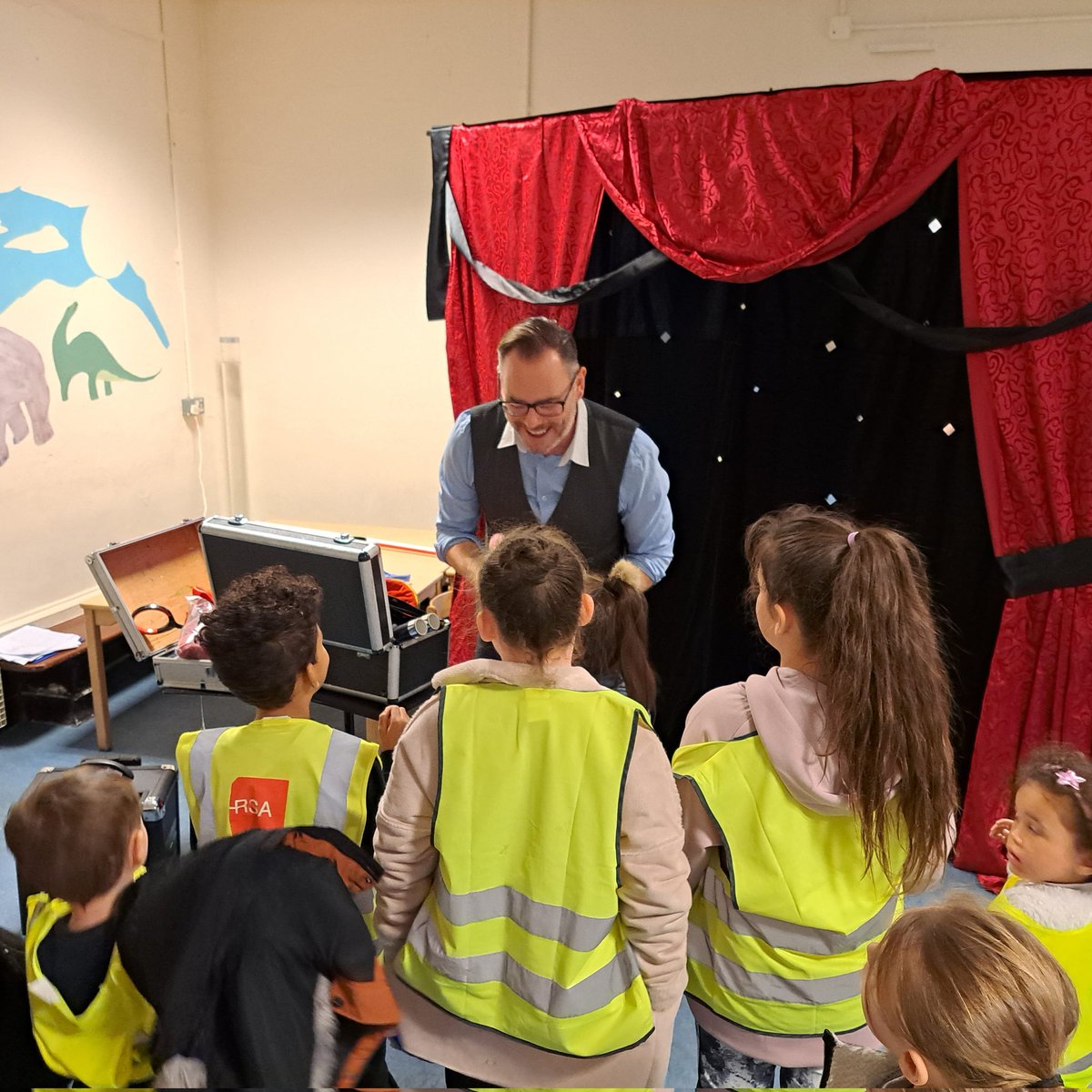 Simonmagic1's tweet image. Finishing up after 10 shows @TheBigScream1 ... sooooo much fun