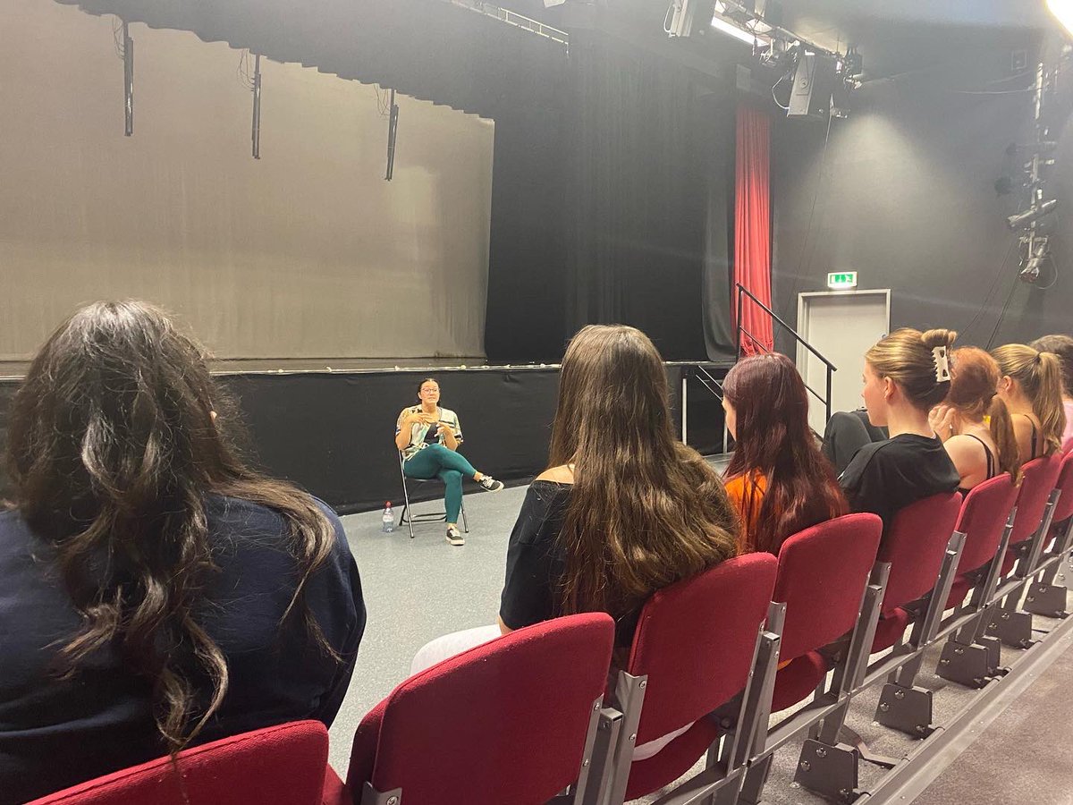 HSFPerform's tweet image. Performing arts students had an AMAZING workshop/Q&amp;amp;A with Katie Blythe yesterday!
@ItaliaContiUK alumni, West End credits inc. @BugsyTheMusical and currently Gingy/Sugar Plum Fairy in Shrek the Musical at Darlington Hippodrome! 🎭🤩🧡
(Shrek photo credit: @scottakoz )