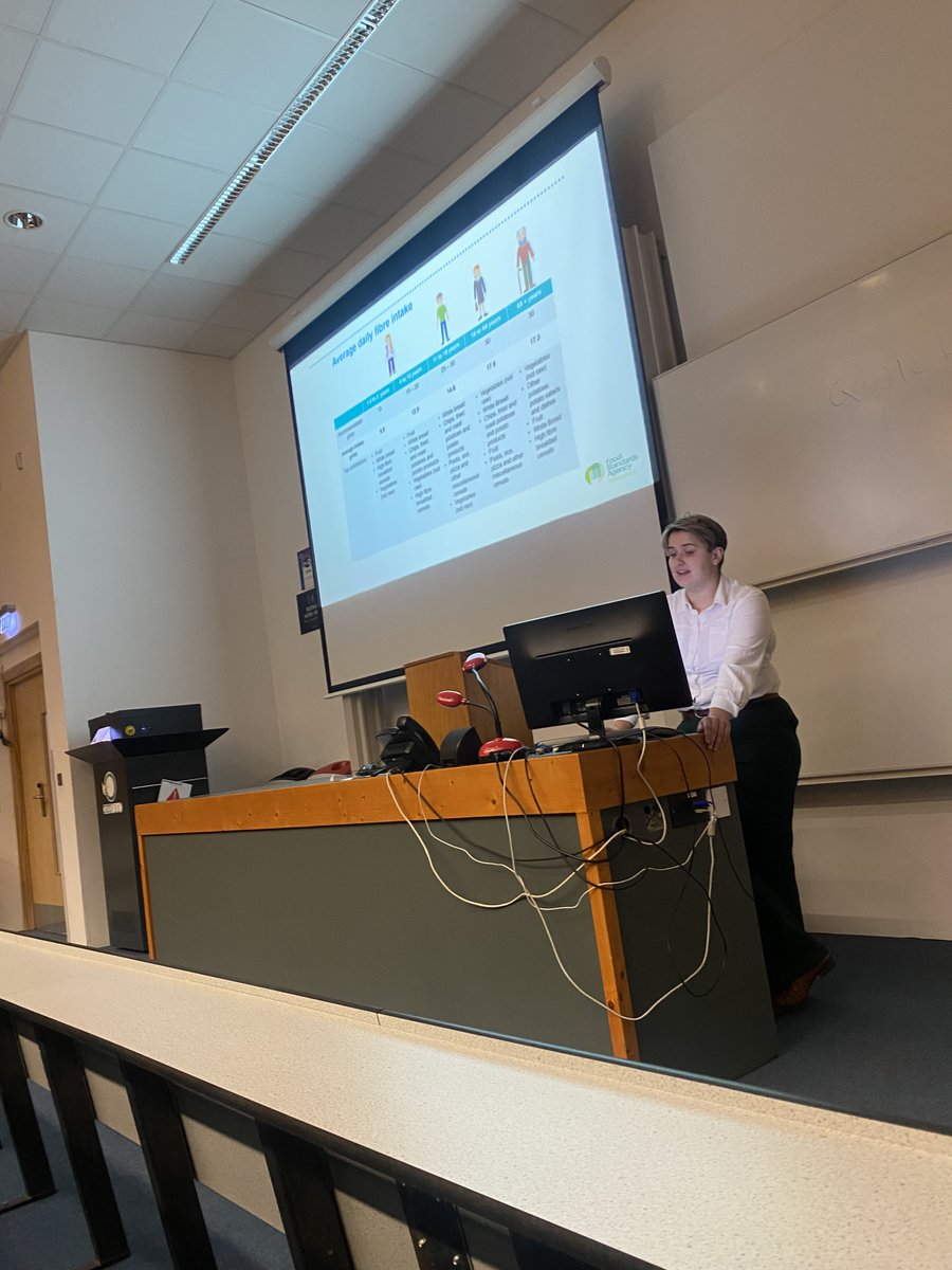 FSAinNI's tweet photo. The @FSAinNI's @AoibheannDunne in full flow explaining the #Eatwell guide and nutritional datasets to the first year Food and Nutrition, Dietetics and Human Nutrition students @NICHE_ULSTER #ULSTERFND #EatwellNI #WeAreFSANI #Outreach https://t.co/K2g6aJ7Qn1