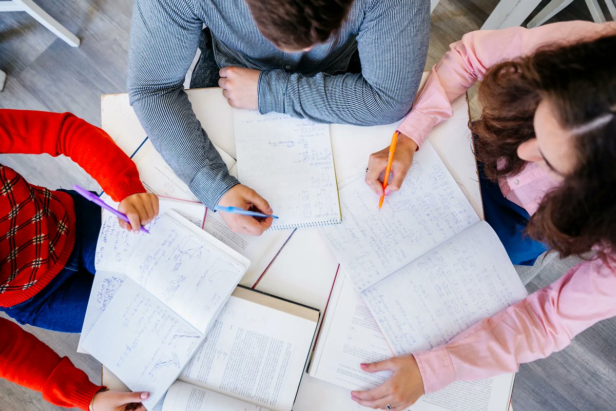 Are you studying for your Highers?🧪📐 
We are offering 8-week intensive revision courses starting Feb/March for Human Biology, Chemistry &amp; Maths to prepare you for the final exam, working through past papers &amp; problem-solving.​​​​​​​ 📚 

More info 👇
buff.ly/3h2FEaJ