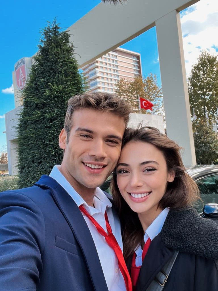 diziduybeni's tweet photo. Ama nasıl sevmek! 😍 #EkKan #DuyBeni @startv https://t.co/SLLbxQPol4