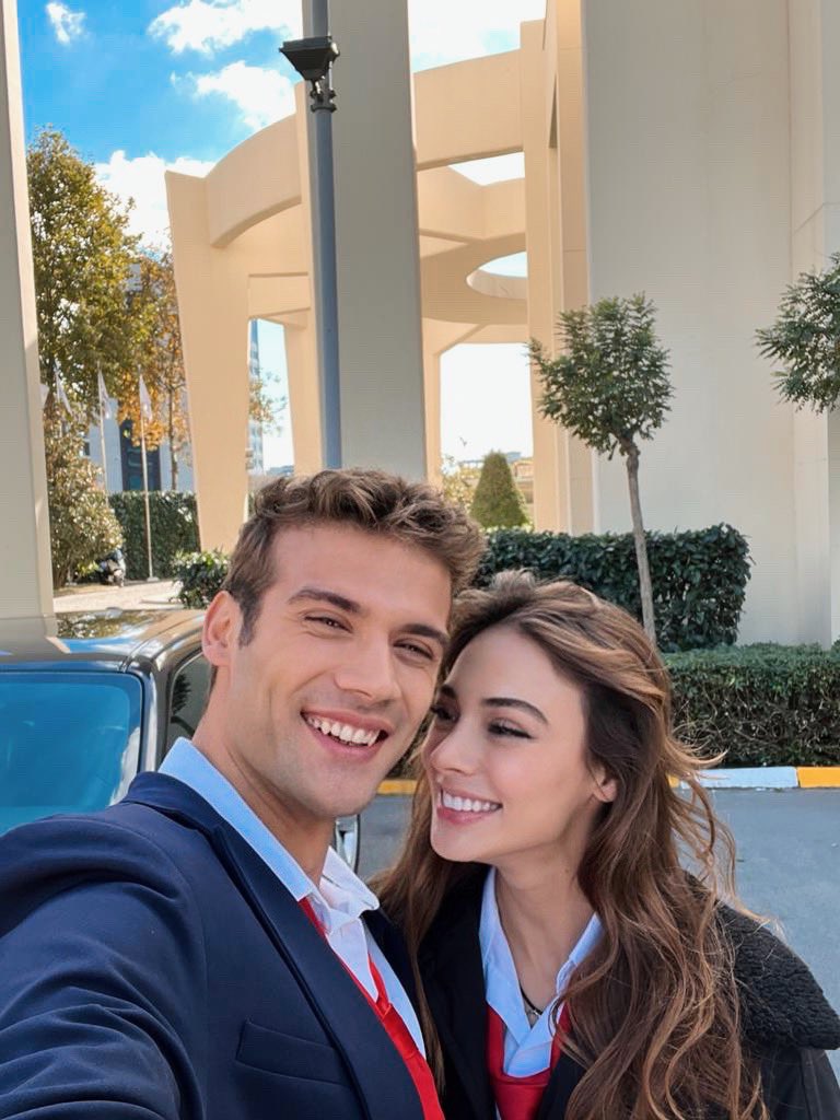 diziduybeni's tweet photo. Ama nasıl sevmek! 😍 #EkKan #DuyBeni @startv https://t.co/SLLbxQPol4