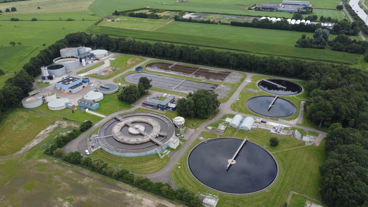 Groen licht voor #duurzame en innovatieve herbouw en uitbreiding van de #RWZI in #Echten. We gaan #groen #gas produceren, warmte uit gezuiverd afvalwater #hergebruiken en CO2 afvangen die bij de productie vrijkomt. Lees meer 👉 bit.ly/3DUCb6S