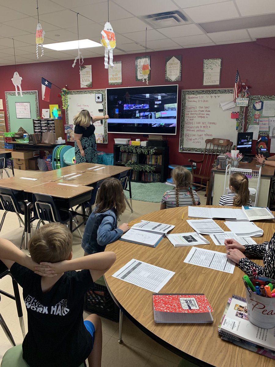 PaschalPatriots's tweet photo. Emily Allen and Joy Presley, Executive Producers from @ksatnews shared their knowledge and expertise with our 3rd grade GT students. They are beginning to create their own newscast and are excited to use their new knowledge! #PaschalPatriotPride #futurenewscasters https://t.co/ueoULtebIb