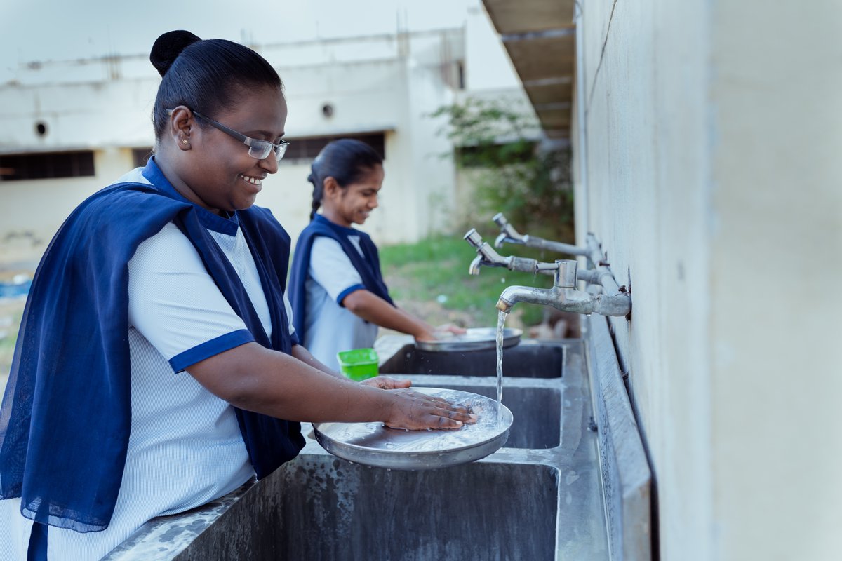 HopeNowAsia's tweet photo. Blessed are those who do the dishes! Though we are blessed to have dishes to do!

#hopenow #gratefulforourhelpers #gratefulforourfood https://t.co/oJnpZ3M3aS