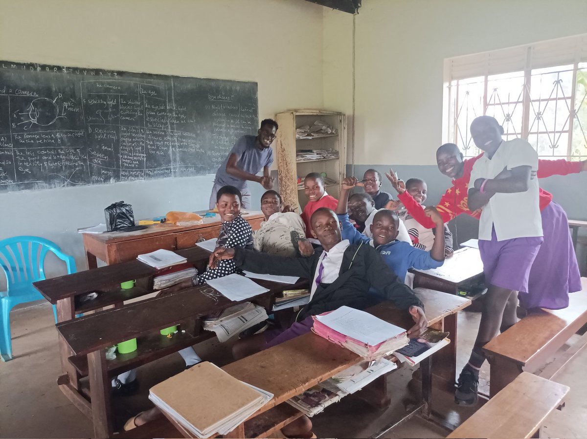 MageroAbraham's tweet photo. Had an opportunity to share a light moment with the candidates of Uganda Railway Primary School in LOCO, one of the slums in Jinja City. This special moment reminded me of my own sitting 20years ago!

@ntendebaker this side of town would greatly benefit from @ict4educationug https://t.co/zFp3ofCRJl