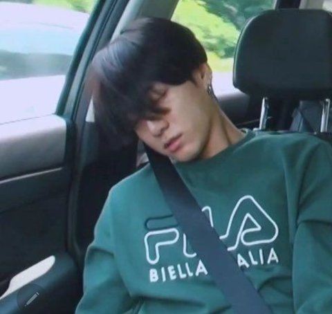 pannchoa on Twitter: "Fans share pictures of sleepy Jungkook https://t