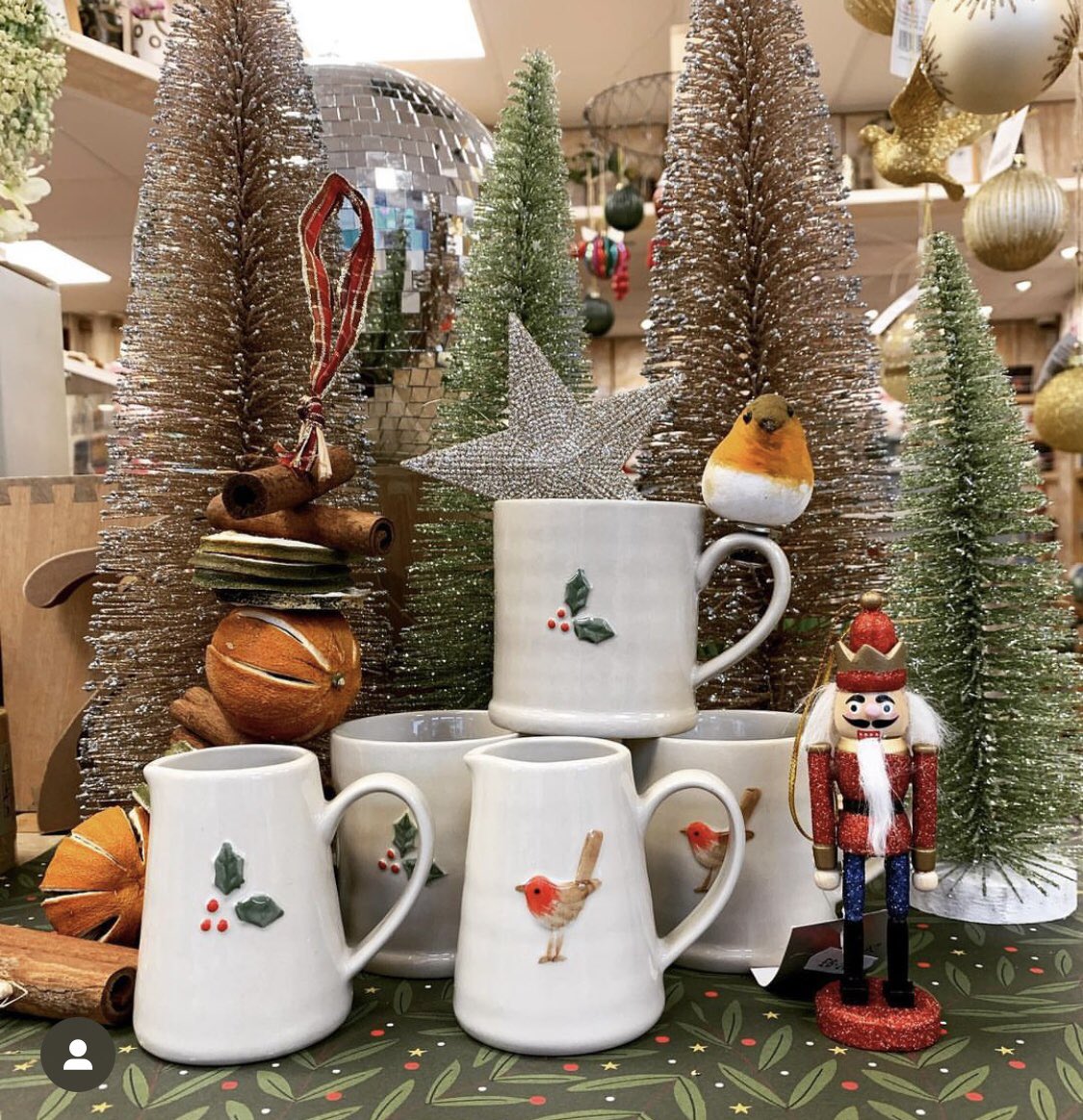 Look at these adorable mini mugs with matching mini jugs 😱🫶🏽💓Perfect for your steaming mulled wine or peppermint hot chocolate ✨ Available in-store for £8 each. #christmasiscoming