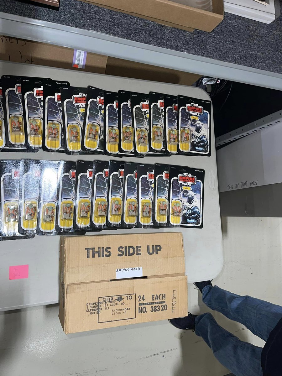 RetroDan16's tweet photo. 'Warehouse find' just doing the rounds - pretty amazing what's still out there. #vintagestarwars https://t.co/tsviiMc0A6