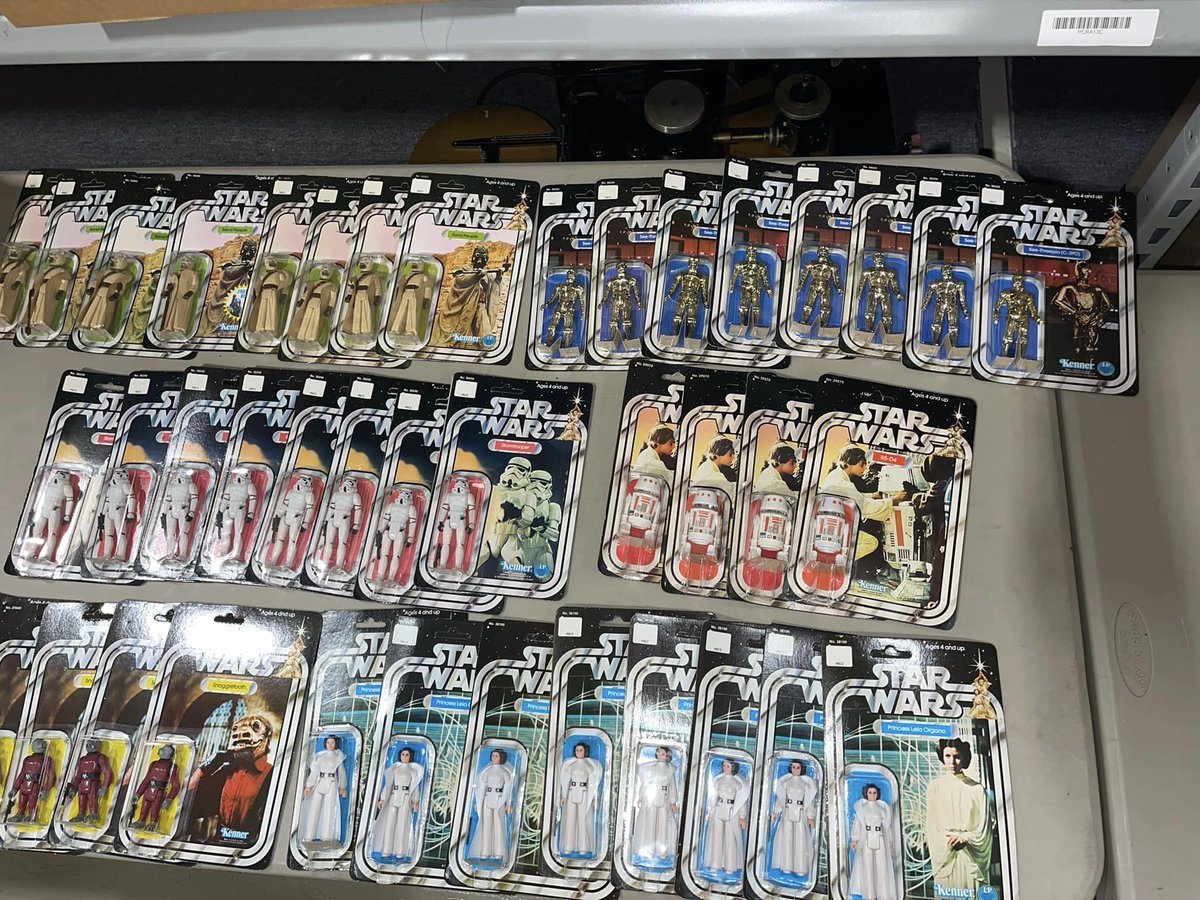 RetroDan16's tweet photo. 'Warehouse find' just doing the rounds - pretty amazing what's still out there. #vintagestarwars https://t.co/tsviiMc0A6