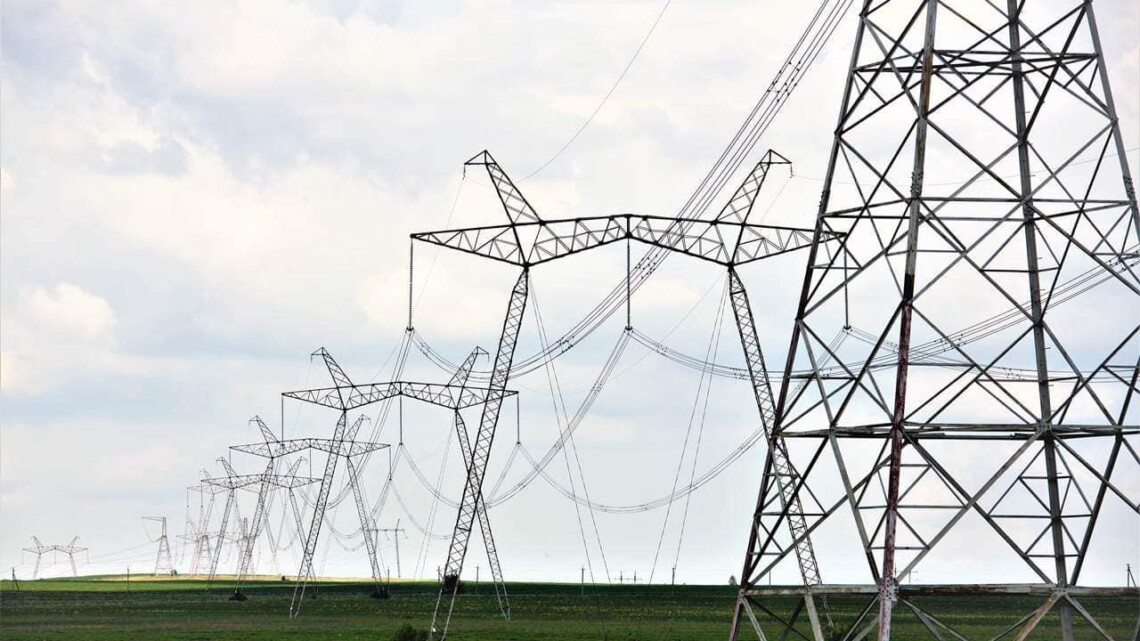the last two high-voltage lines connecting ZNPP with the Ukrainian power system were damaged, resulting in full blackout and emergency start-up of all 20 diesel generators. Read more about UA energy today: dixigroup.org/wp-content/upl…
