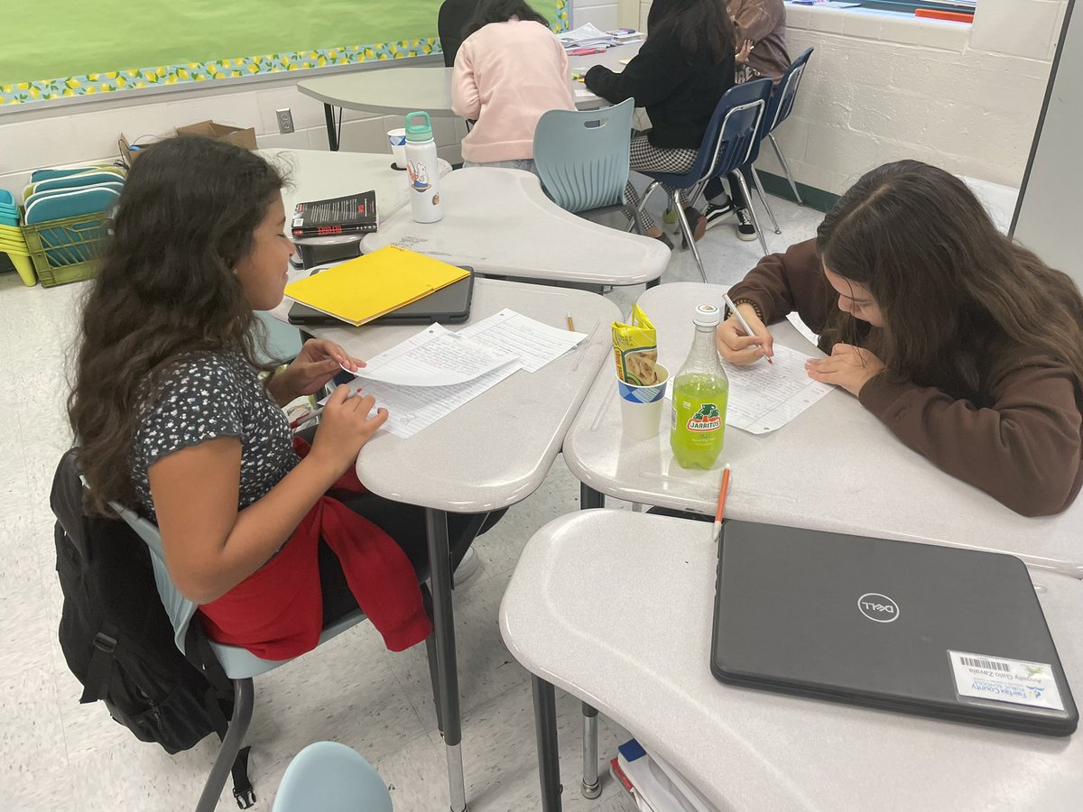 masimsGRES's tweet photo. Peer writing conferences might be a favorite 😍 @GrahamRoadES https://t.co/baBmEi6xKw