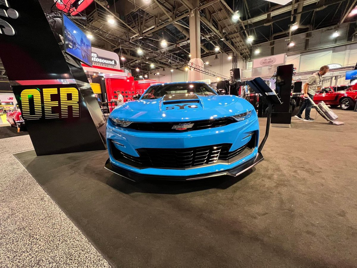 SVE_CARS's tweet photo. #SEMA2022 with our founder and Presidents, Ed and David Hamburger and ex-Brian Bacheldor car with #HamburgersSupercharger + SVE 2022 Rapid Blue Stage II 1100HP #Yenko®/SC #Camaro exhibit!
#SEMA #edhamburger #hamburgerengineering #specialtyvehicleengineering #automotive #nitto https://t.co/E76YhnrtpA