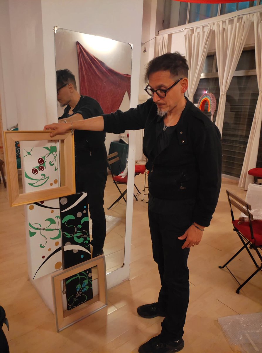 ippokiro's tweet photo. Allestimento mostra!!!
 
Da domani 4 novembre personale antologica di Giovanni Palmieri 2013-2022 #ARTISTFASHIONERD a cura di Andrea Alessio Cavarretta   

“ARTEMIA+” tematica LGBTQ+ CENTRO CULTURALE ARTEMIA patrocinio  dal CIRCOLO DI CULTURA OMOSESSUALE MARIO MIELI

#kirolandia https://t.co/Bgo3jo5Hj4