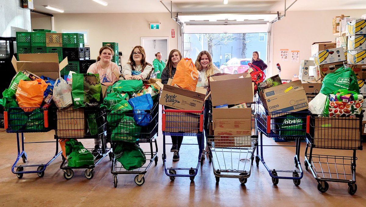 redclifftweets's tweet photo. @redclifftweets donated 1198 lbs of food to the Colchester Food Bank #food #volunteers https://t.co/ge842wSIaR