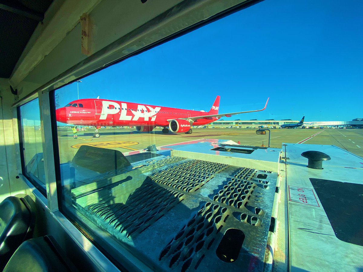 jonkelly31's tweet photo. My morning with @PLAYairlines 😃 #aviation #HeadLoader @Airbus #A320neo #bigredbus #flyplay https://t.co/nvykuUXTzL