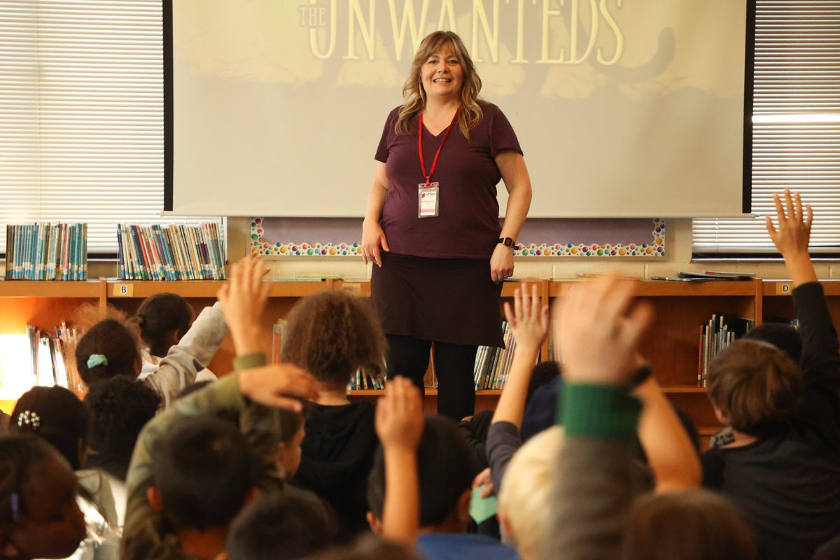 hpsProud's tweet photo. Thank you @lisa_mcmann, NYT Best-Selling Author, for talking with students at Holland Heights about writing stories, creating characters, and being better writers! #ForgottenFive @penguinkids Pics on SmugMug: https://t.co/7RZy2cLG9V https://t.co/HiRv76Dkwg