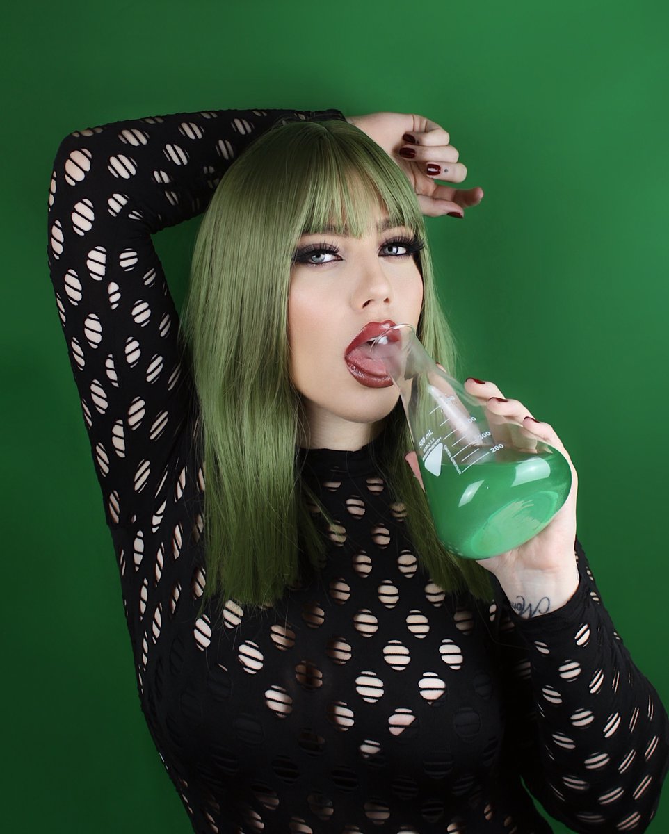 egomusicoff's tweet photo. [ZONA TR!P] #Kleopatra è tornata.. con il veleno in mano! 🧪🎶
Il suono di #TOXICO, prossimo singolo di @denise_manno, é disponibile ora in anteprima su @TikTok_it! 😏
➡️ https://t.co/KLNL3asQfG

#DeniseManno #TikTok #EgoZonaTrip #ZonaTrip https://t.co/SDrLGz0TRB