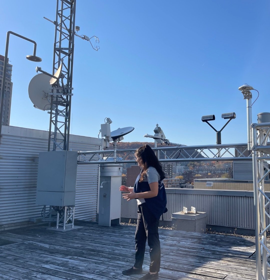 WinterPrecip's tweet photo. During the #UQAM open house on October 22, more than 60 future students had the opportunity to visit our laboratory and the weather station of the department of earth and atmospheric science. https://t.co/T552cYvE0u