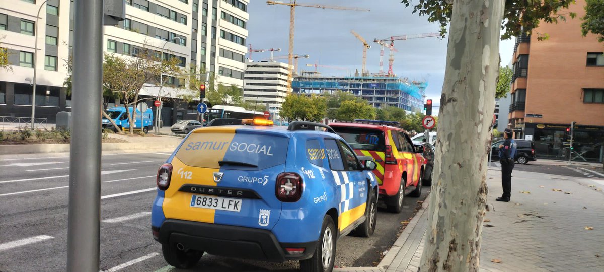 Ayer compañeros y compañeras de <a href="/Daro78379748/">Darío</a> y hoy han sido el Alcalde, Vicealcaldesa y Delegado de @MadridFamilias y todos los servicios de <a href="/EmergenciasMad/">Emergencias Madrid</a> de @Madrid 
Estamos todos y todas contigo compañero!