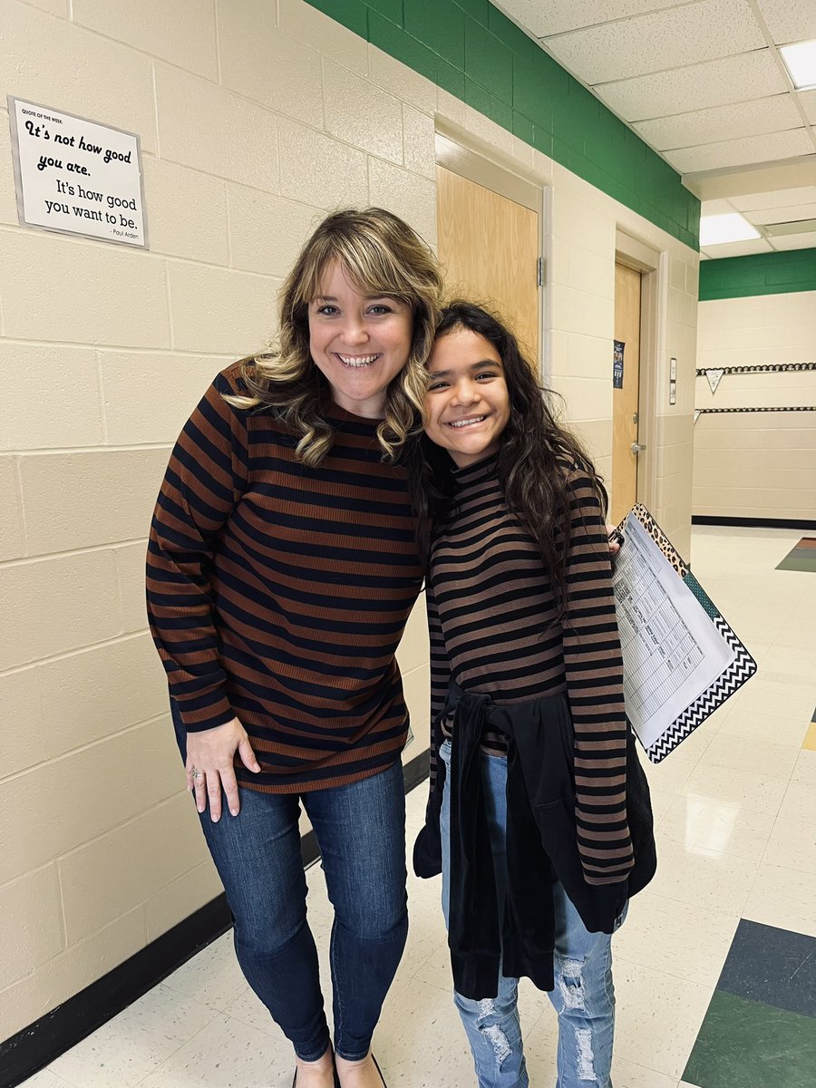 LundquistJess's tweet photo. Love when a student stops me in the hallway, excited we are twinning! It’s the little things! ❤️ @c_maldonado_1 #MVEbethelight 💡#MVEIgnited🔥 #ItTakesaVillage 💛#GoBobcats 🐾 @NISDMeadowVill 💚 https://t.co/kvwkInjEYf