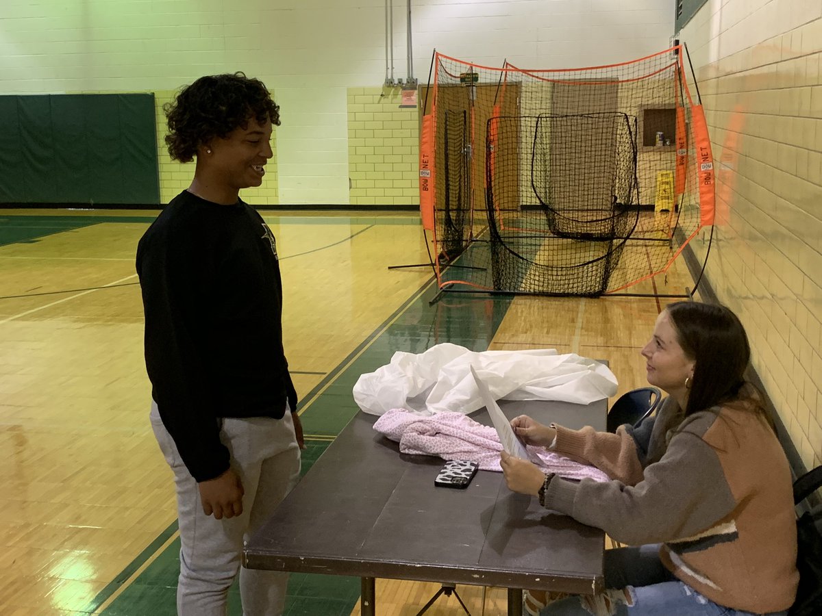 SteelePrincipal's tweet image. Yesterday @Coach_Edwards92 &amp;amp; @russ_marty had their American History Classes perform activities to simulate how immigrants felt arriving at Ellis Island. #Impactful 
#WalkInTheirShoes