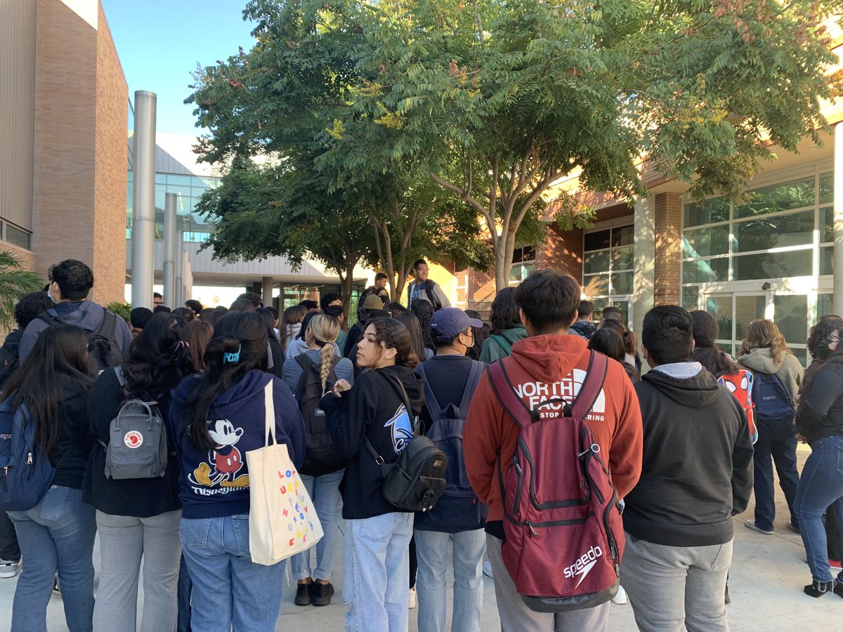 AVID Seniors are enjoying a morning at UCR. Thanks to our AMAZING tutors for sharing their school!!! 🧸🐻