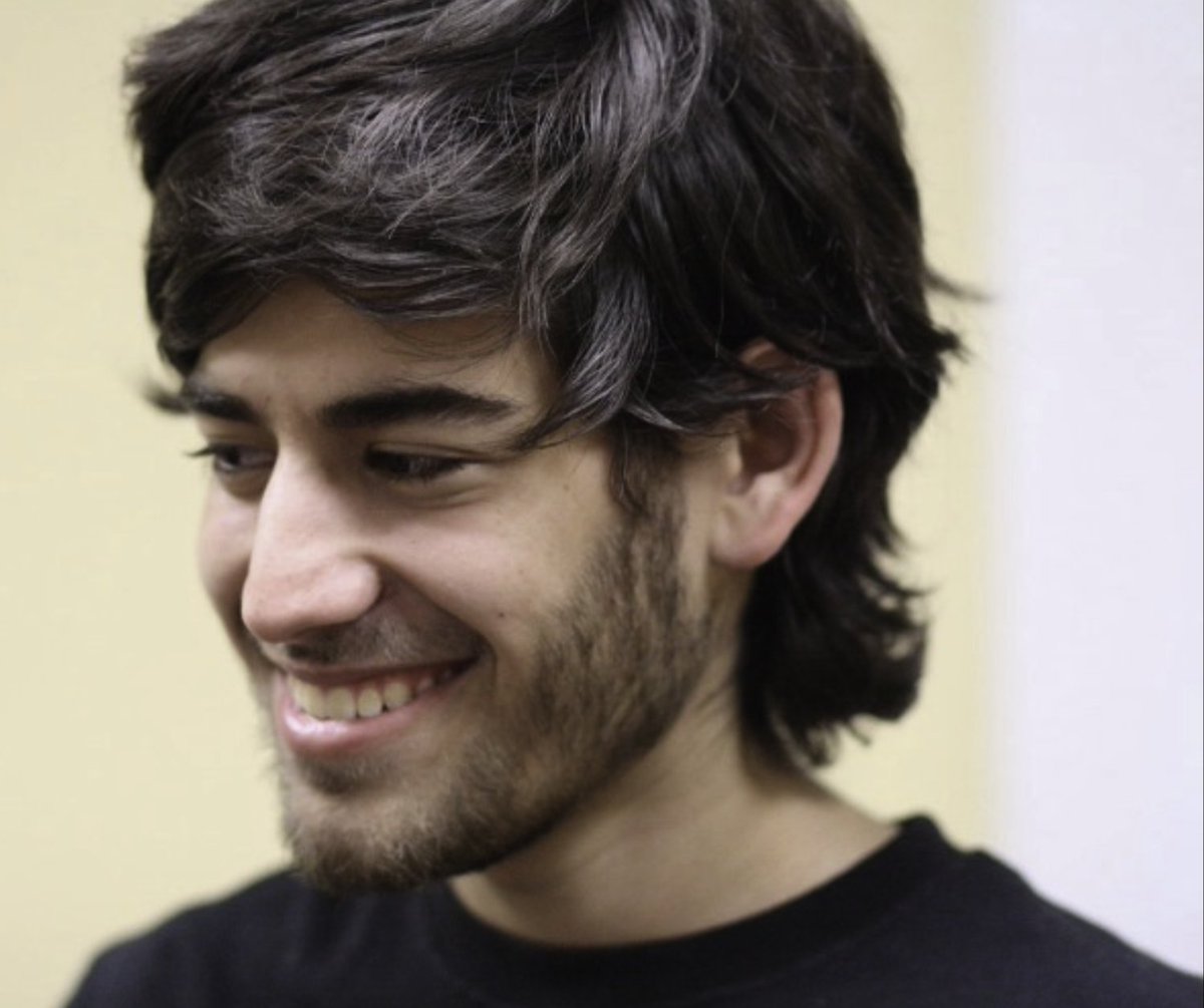•THE NORTH FACE •
• TOD@S LØS ANTIFAS SON DE MI PUEBLO •
•
AARON SWARTZ • 💜 • 
Chicago 8 .11.1986 • Nueva York 11.1.2013 
•
#ANTISEC 
•
#ANTISEC