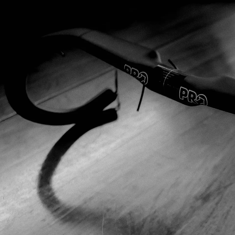 ShimanoBrasil's tweet photo. O Vibe Aero da @pro_bikegear é um guidão compacto, projetado para oferecer a melhor experiência. É leve e otimizado para aerodinâmica. 🔥
#PROPowersYourPerformance #PROVibeEvo https://t.co/tjvPnJp1Ak