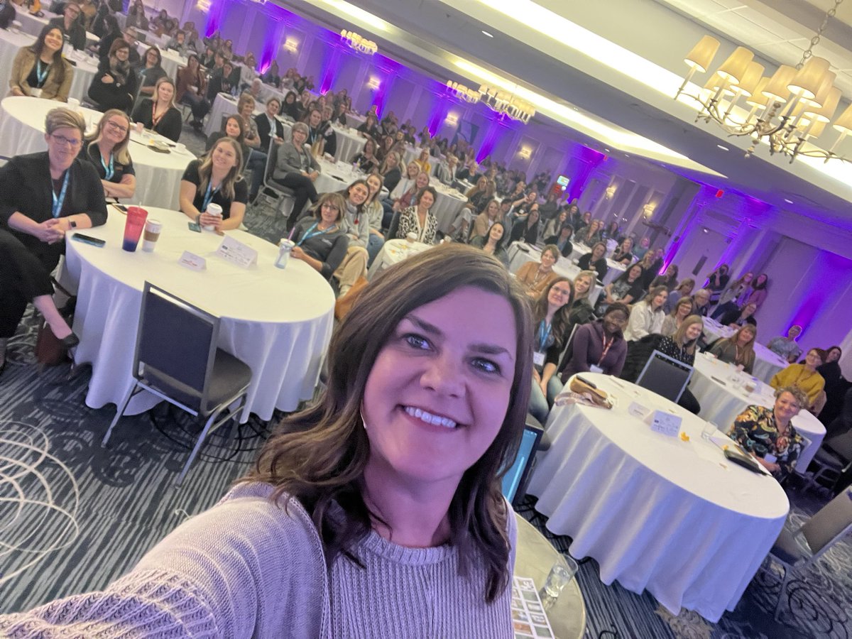 Celebrating #womeninag in Saskatoon this morning! 🇨🇦🚜

<a href="/SKWomeninag/">SK Women in Ag</a> #felfie #Connect2022