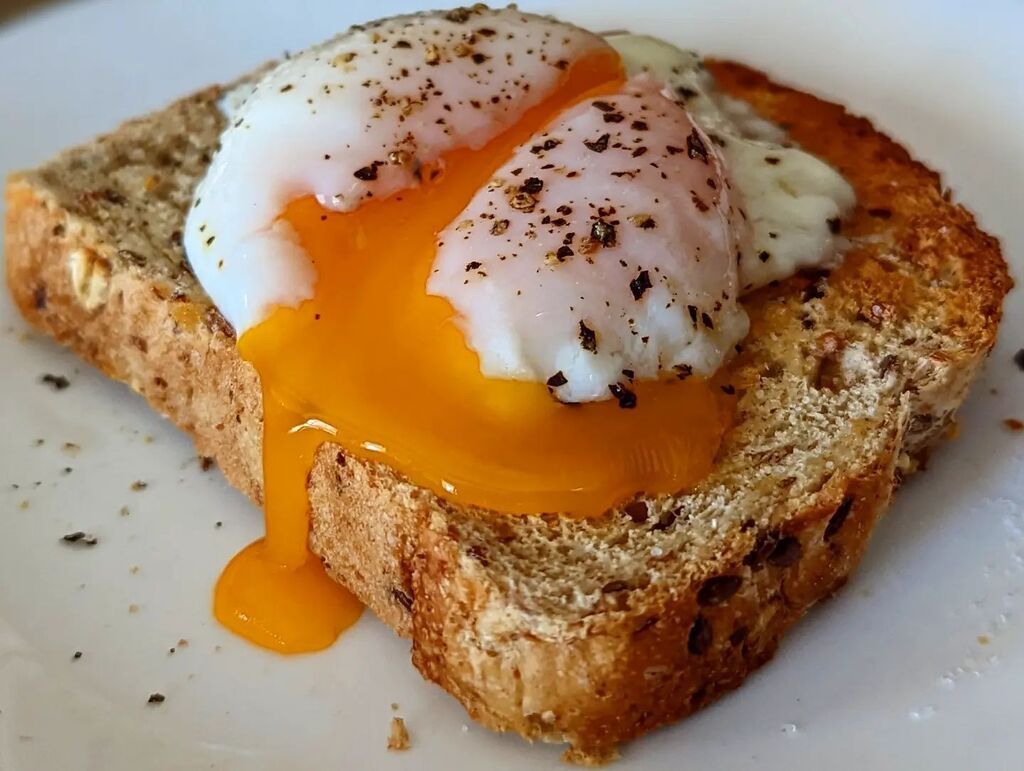 GlenMah's tweet photo. I know I'm a little late to the sous vide game, but I've discovered the perfect way to make pouched eggs. ๐คค
.
.
#foodporn #sousvide #pouchedegg https://t.co/ngpERrjZS5 https://t.co/YSflT07jz9