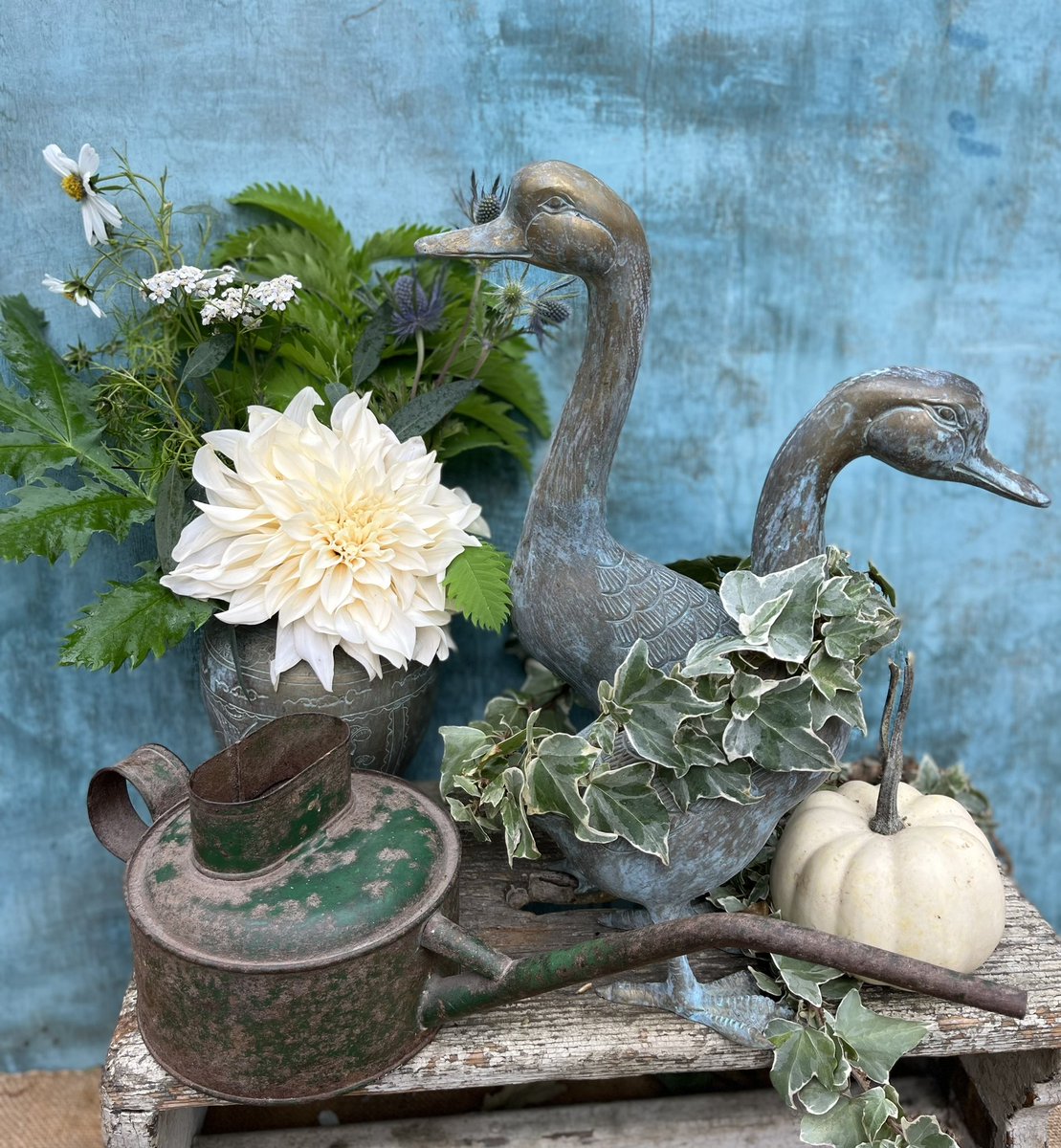GardenBrocante's tweet photo. With very few flowers to arrange, I have to rely on some garden brocante! I’ll probably start going through my summer flower faffing photos soon to keep things cheerful for the winter months 💚💚 Have a lovely evening 🙋🏻‍♀️🙋🏻‍♀️🙋🏻‍♀️ https://t.co/fLZBi3npfU
