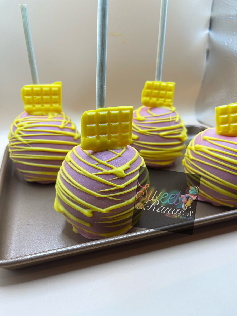 SweetRanaes's tweet photo. Custom Birthday Cake with matching treats💕💛! 

Click the link in our bio to order💛

#sweetranaes #BlackOwnedBusiness https://t.co/5fqoDJjHmj