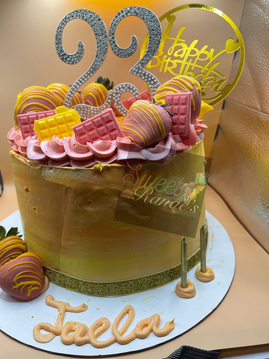 SweetRanaes's tweet photo. Custom Birthday Cake with matching treats💕💛! 

Click the link in our bio to order💛

#sweetranaes #BlackOwnedBusiness https://t.co/5fqoDJjHmj