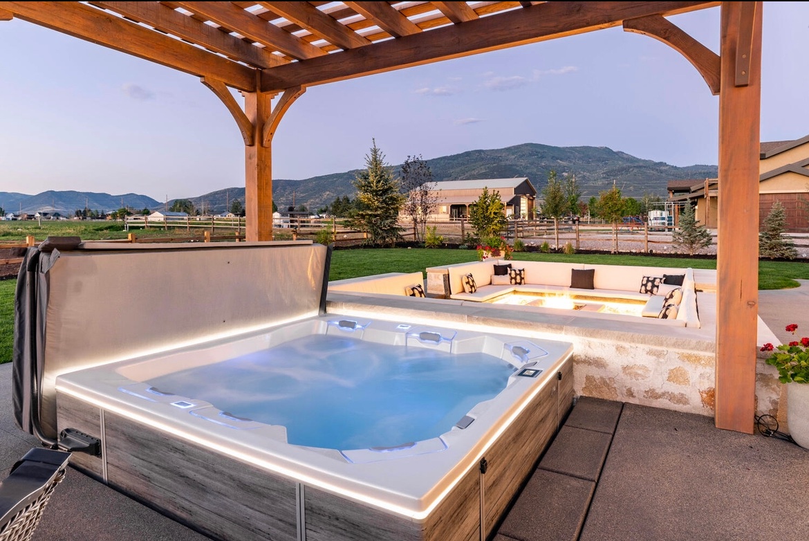 bullfrogspas's tweet photo. The Perfect Patio Pleasure 😎🏡
#bullfrogspas #hottub #spa #backyard #exteriordesign #outdoorfurniture https://t.co/Nm0IdPjc44