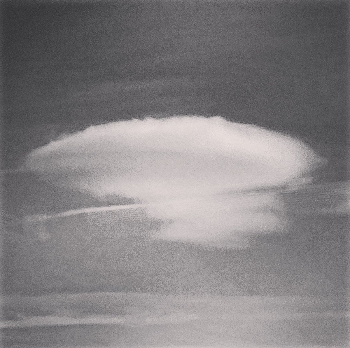 MissouriWXWatch's tweet photo. Nothing to see here... just the Starship Enterprise cloud passing by. https://t.co/JcZmzUvGWF