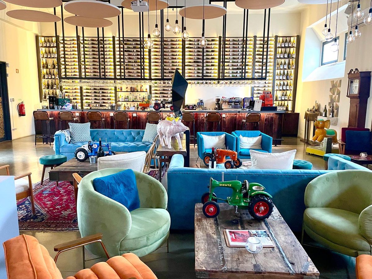 frederieklommen's tweet photo. Wine, food and art blend perfectly together.
Exquisite lunch in the coulorful
winery and restaurant Howard’s Folly, right after a 70 k cycling ride in the rolling hills.
Of course, with @inGambaTours!
#InGamba #Estremoz #Alentejo #Portugal https://t.co/paL7C8mpIB