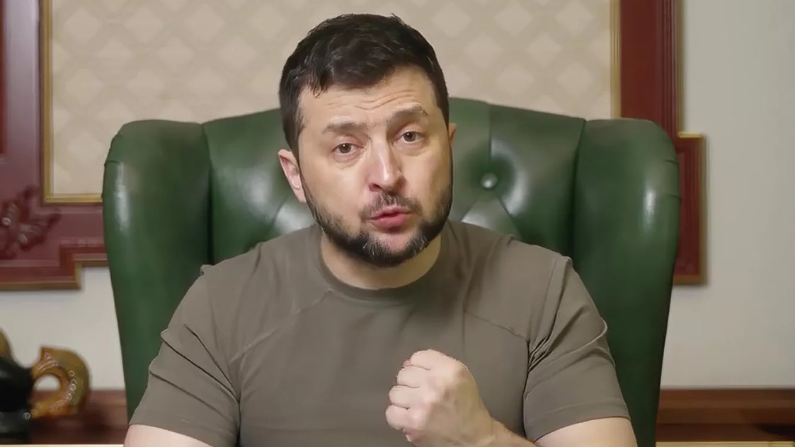 SgforgoodStella's tweet photo. He is afraid of Putin. Child behavior. Adults use any means to solve problems.  Poor little boy Vova Zelensky. https://t.co/pUfOwKfMyU