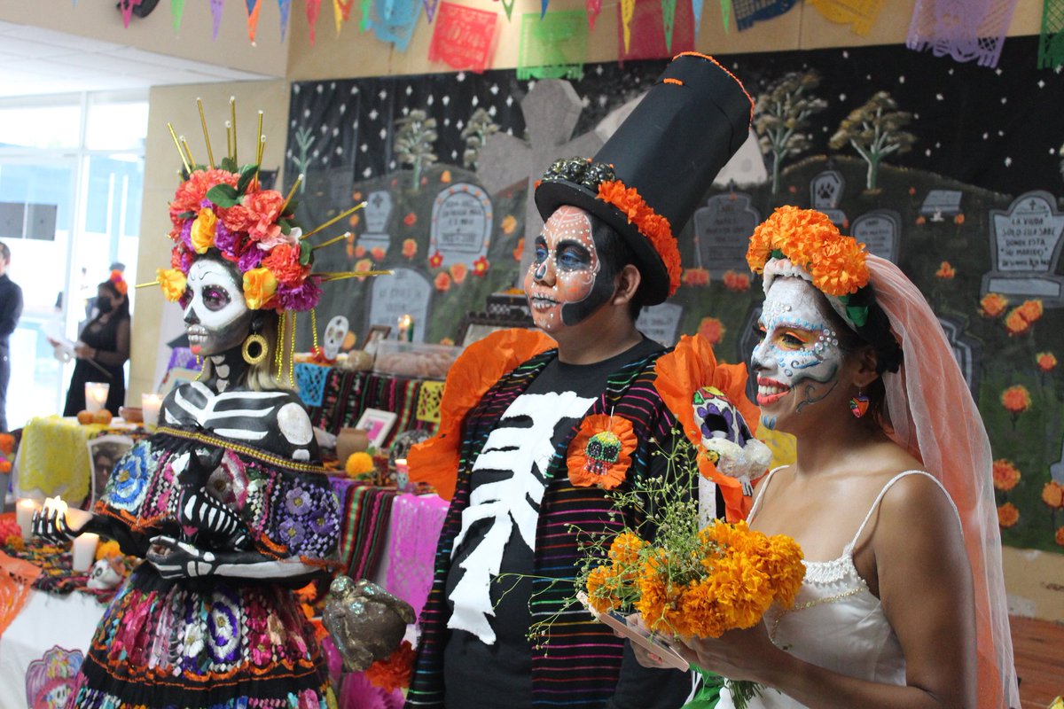 msalinas21's tweet photo. #3deNoviembre #QuintanaRoo
Celebra @UTCancun místico festival «Los Colores de la Muerte»: @JulianAguilarE 👉🏾 https://t.co/wKOtjshpVp #Cancún #SomosUT #FamiliaUT #ValorEsUT https://t.co/fZeccW5Rx8