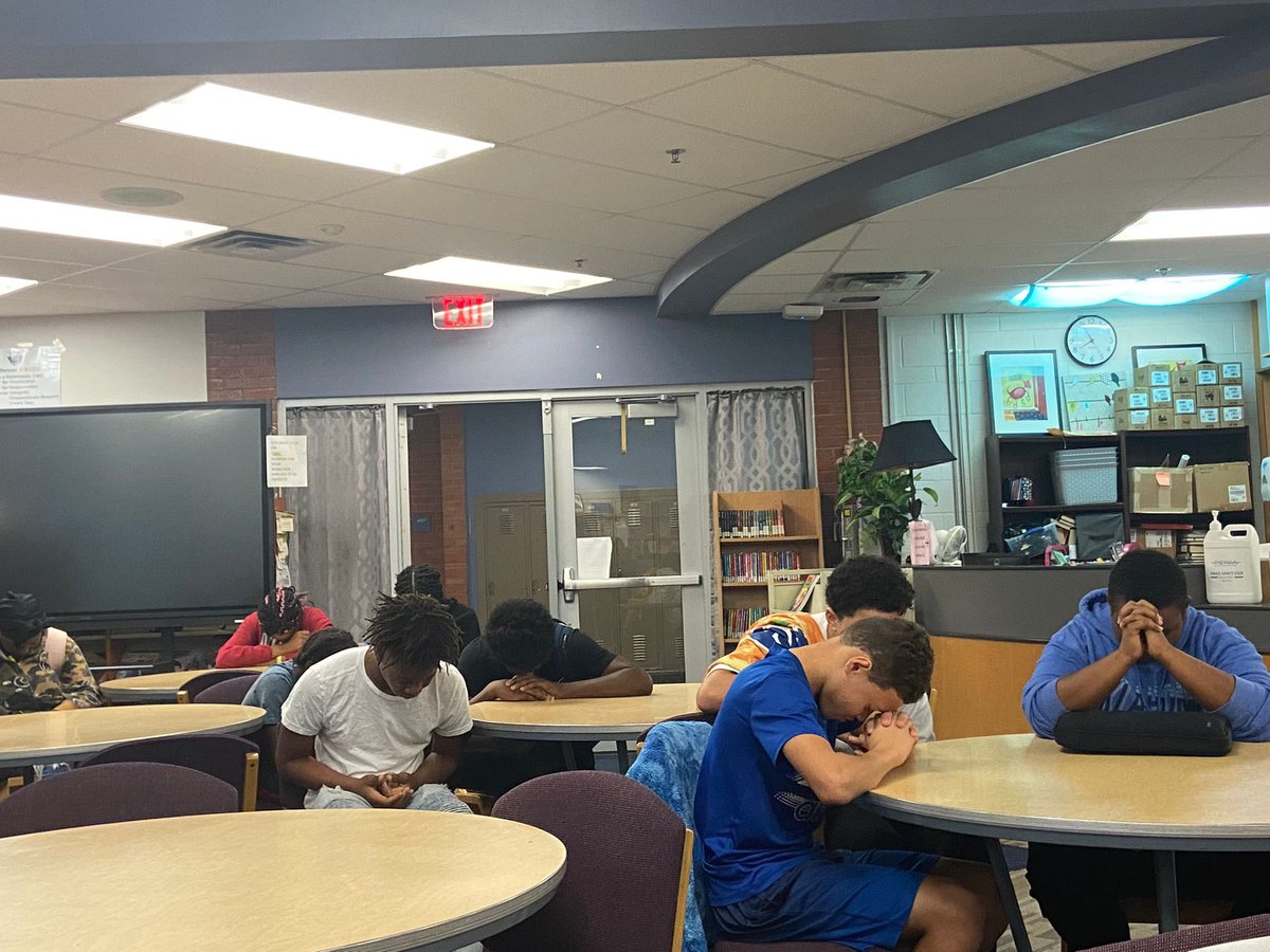 Slowly but surely our club at Jefferson is growing. We are thankful for the seeds being planted by the team &amp; staff on campus. All for his glory!  #yfcsokc #yfcokc #campuslife
