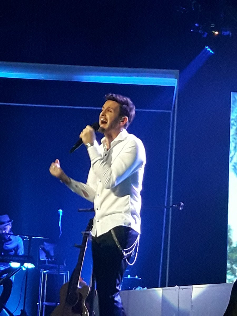 RominaHermann's tweet photo. Con ganas de que vuelvas por Bahía Blanca 
#ᴛʙᴛ 
#axelenbahía
@AxelOficial 
@AxelFansMFET 
@AxelFansBBca https://t.co/6agDKzRPwZ