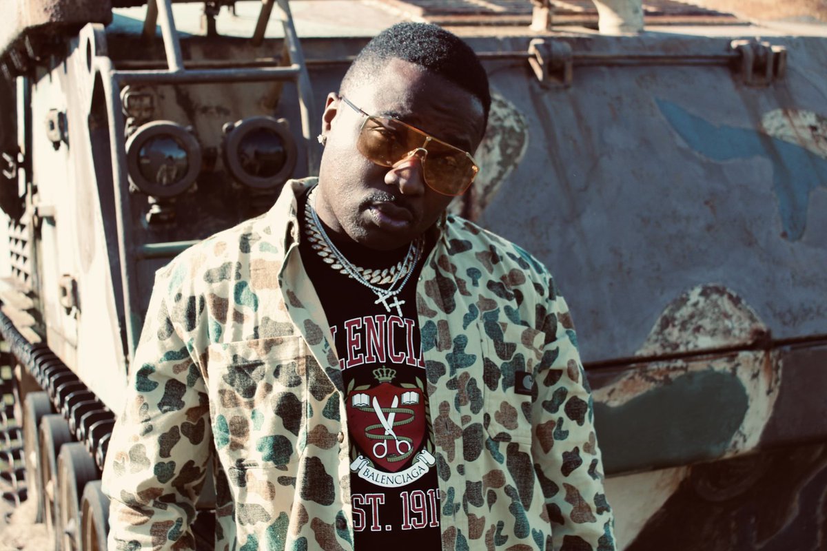 TroyAve's tweet photo. At peace with myself but @ war with the world #nupac https://t.co/bDEk8dtY1z