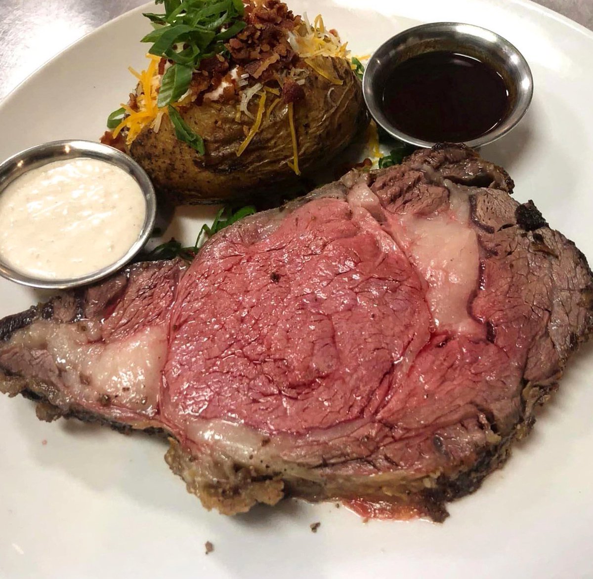 belletavern's tweet photo. It’s Thursday…. And you know what that means…. Prime Rib night at the Tavern! 14 oz prime rib, loaded baked potato, horseradish cream, demi for $45! 🥰 https://t.co/3CkS2lkjfk