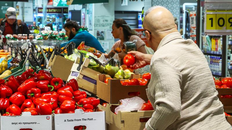 open_studia's tweet image. Петербург лидирует в России по стоимости продуктовой корзины. Сегодня будем выяснять, из чего складывается цена наших продуктов и чем отличается инфляция Северной столицы от общероссийской? Смотрите в 20:10