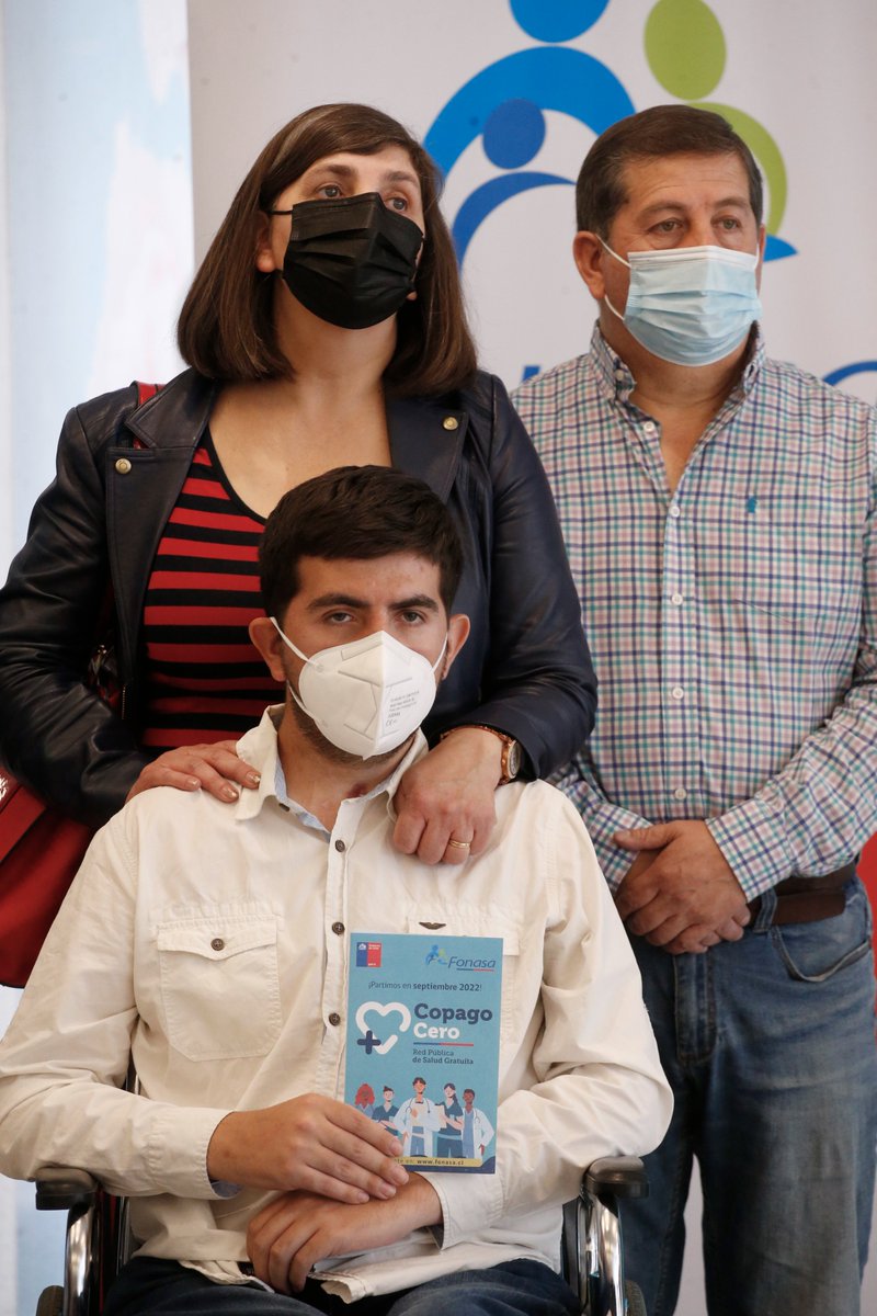 ximenaguilera's tweet photo. ➡️ Son 168.045 personas las que han sido beneficiadas con #CopagoCero. Sebastián Varela de 28 años es uno de ellos, tras más de 9 meses internado en el @Hosp_EloisaDiaz y actualmente con hospitalización domiciliaria, el copago por todo su tratamiento ha sido cero. https://t.co/SuvjmeU0hy