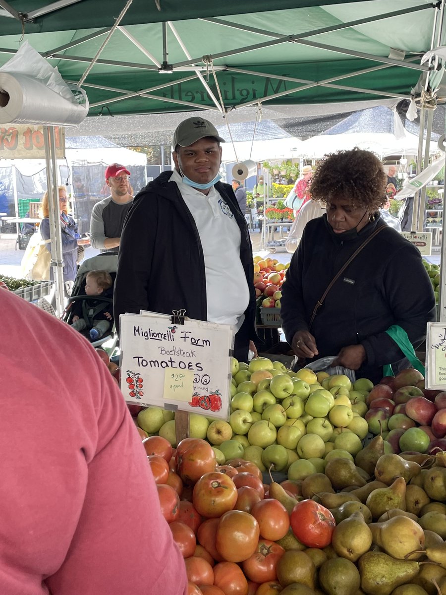 WhitmanMS246's tweet photo. Parent/scholar field trip to the Farmer's Market in Union Square
#whitmanwinners #246ontherise #WildcatsROAR #wedobigthingsat246 #whitmanpride #growthmindset
@SheneanL
@RitaJosephNYC https://t.co/oyT0qsveBi