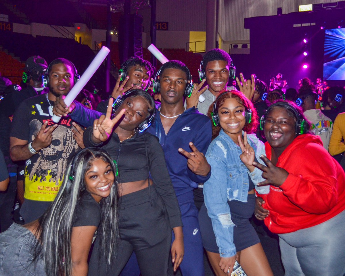 nickography__'s tweet photo. Homecoming 2022:
@whatsupwithfsub 

Monday Night Day 2:
Silent Headphone Party🎧🎶‼️

#gramfam #AllAboutTheG #GramHC22 https://t.co/uGuKCPpwGo