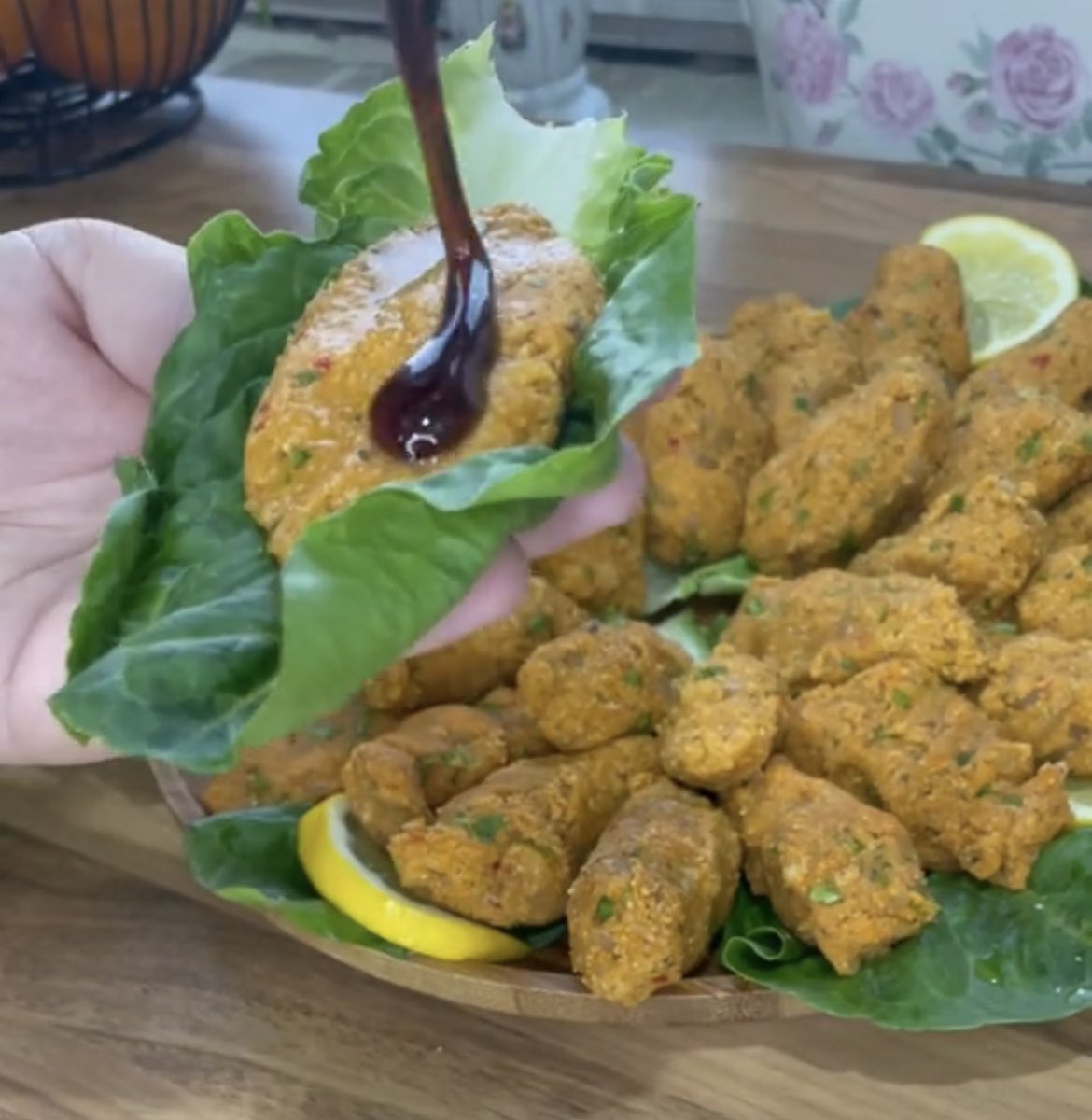Plantbased_nes's tweet photo. Mercimek Köftesi - Linsenfrikadellen #vegan #veganism #veganrecipes #veganerezepte #veganfood #wasveganeressen… 
https://t.co/SBkd5Vm5rf via @YouTube https://t.co/OulvpNe2jn