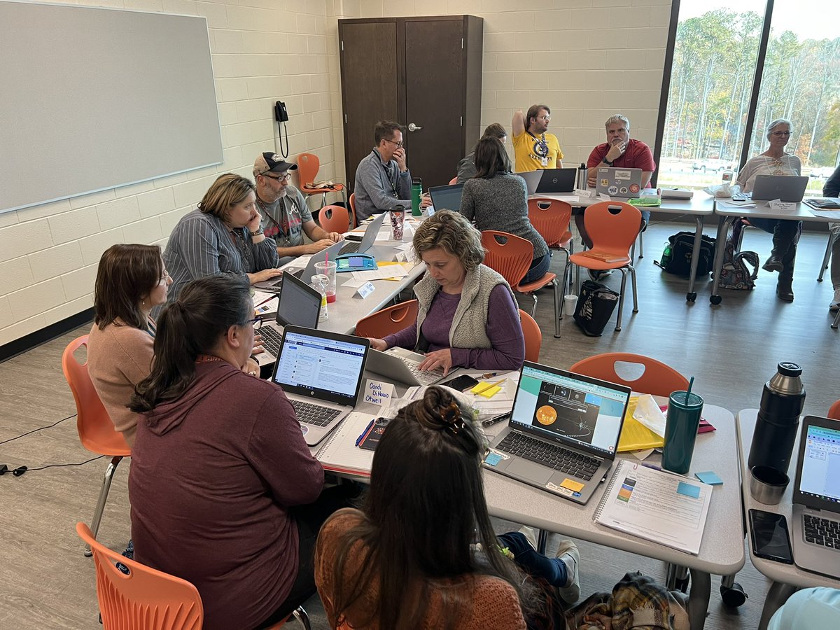DrBrittCantrell's tweet photo. So proud of @FCSchoolsGA secondary science teachers who are building 3D experiential learning opportunities for our students. #FCSScience https://t.co/vPEvPZBusA