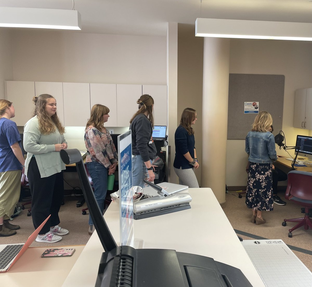 zacharyTadams's tweet photo. Ed 277 @HopeCollege Prof and Ss recording audio for book walk in multiple languages in the @vanwylenlibrary digital media lab. #Edtech #DigitalInstruction https://t.co/qhEM0S0UIR